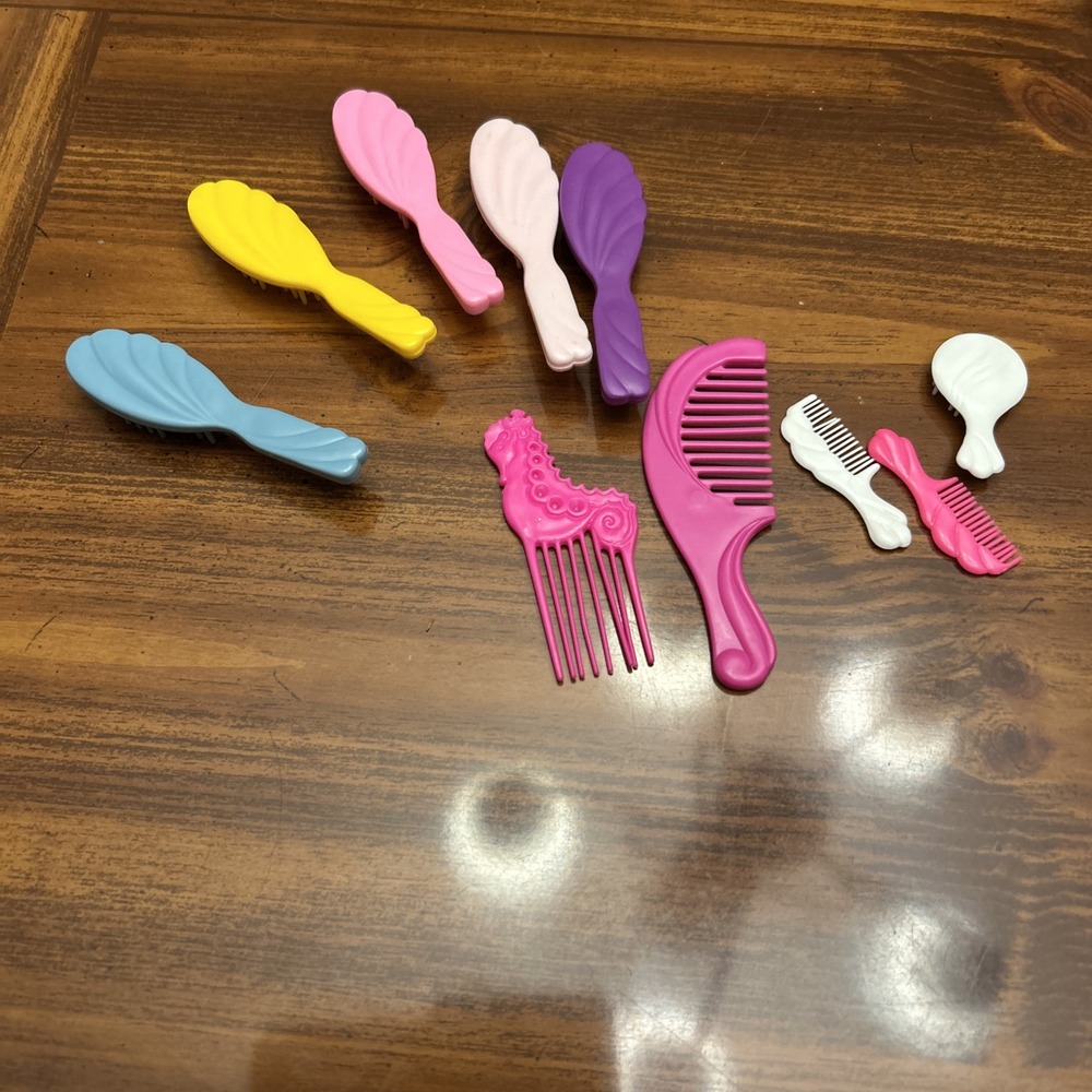 Barbie Lot Of 10 Vintage Hair‎ Brushes Combs Big & Small